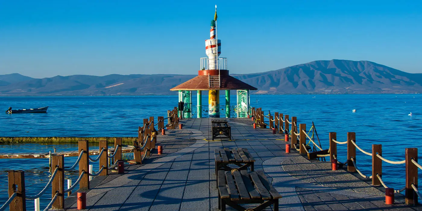 Malecón del Lago de Chapala, el lago más grande de México